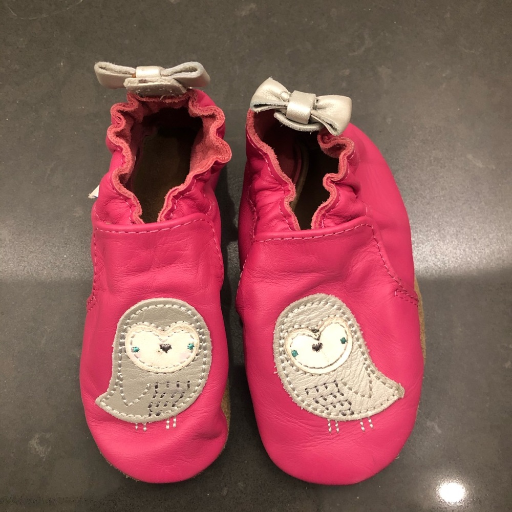 Pink leather Robeez shoes